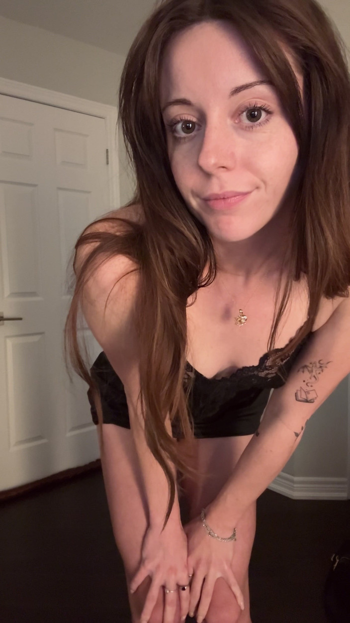 Nadia Foxx: Dominare feminină dură cu instrucțiuni de masturbare