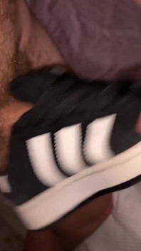 Kerel neukt mijn schoenen in plaats van mij | Schoenfetisj