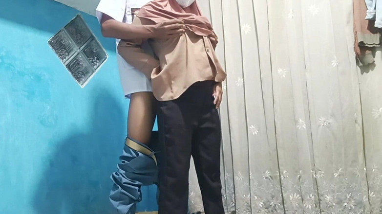 Rania: 老师邀请学生从学校回家