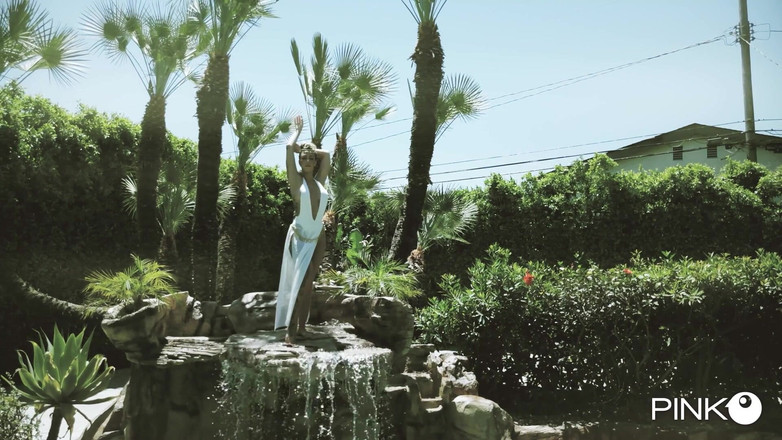 Pinko Club: Marika vattengudinnan blir lurad av American Black Cock