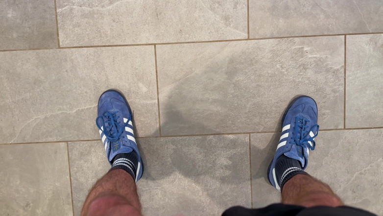 NakedFoxx: Teman saya menonton saya melancap dan pancutan mani di pasar...