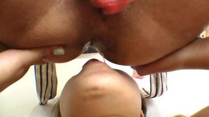 FetishKing: Lezbiyen göt yalama ekstrem - göbek seksi kaltağımda toungue'ünü hissetmek istiyorum!