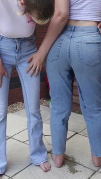 Lesbian Kissing & Jeans Wetting W Rosa & Carrie