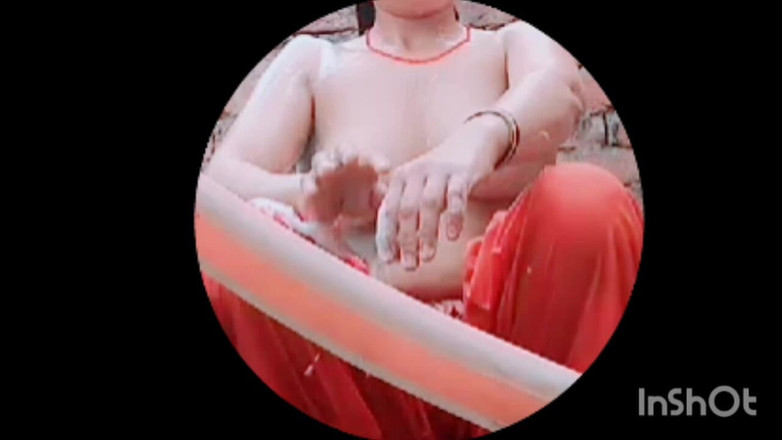 TricolorMusic3: Sexy holka se koupe mms žhavé sexy video