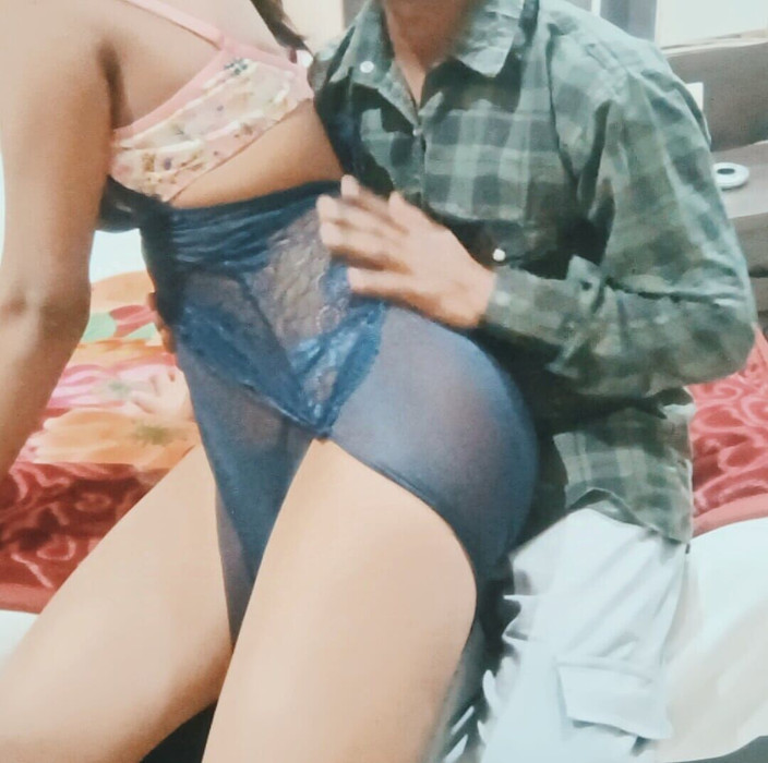 sweet girl: La chica lo está dando todo a su mejor amiga