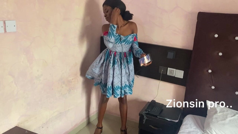 Zion: Preta negra menina striptease