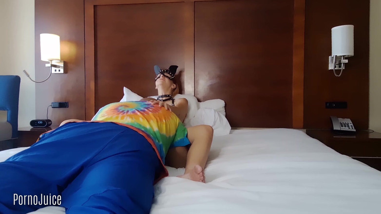 PornoJuice: Kesha Looking je blackbred na maškarní sex párty