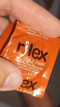 Riutilizzando Il Preservativo Stretto Del Papà Etero.