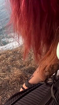 Artemisia Sukakan Buah Dada Besar Seksi Sudut Pandangan Dekat Puting Sempurna Di Luar Rumah Oleh Pemandangan Menakjubkan Lautan