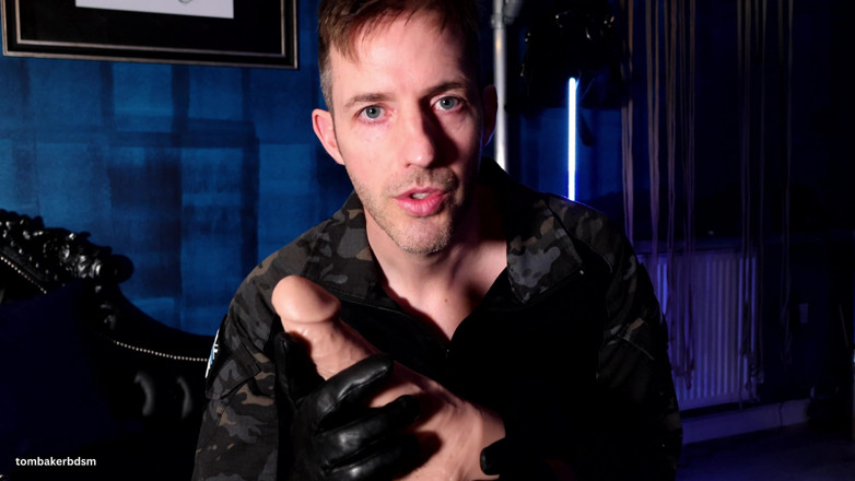TomBakerBDSM: VEDERE LA PERSOANA 1 - Îți voi micșora pula și îți voi antrena gâtul