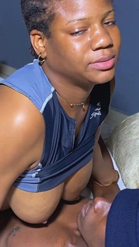 Milf tânără căsătorită și tipul care face livrări