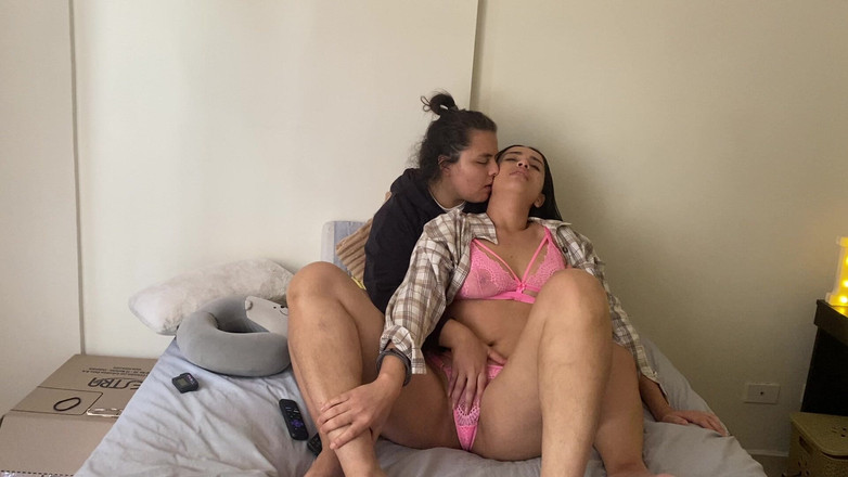 zoemelissa: A Lesbian Girl Made Me Cum Many Times by Touching...