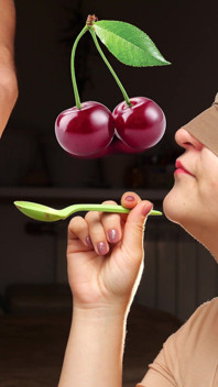 Cucchiaio di sperma per le labbra amate.