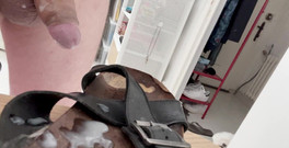 Aimeronds: Fetiș cu picioarele, sandale murdare, spermă uriașă