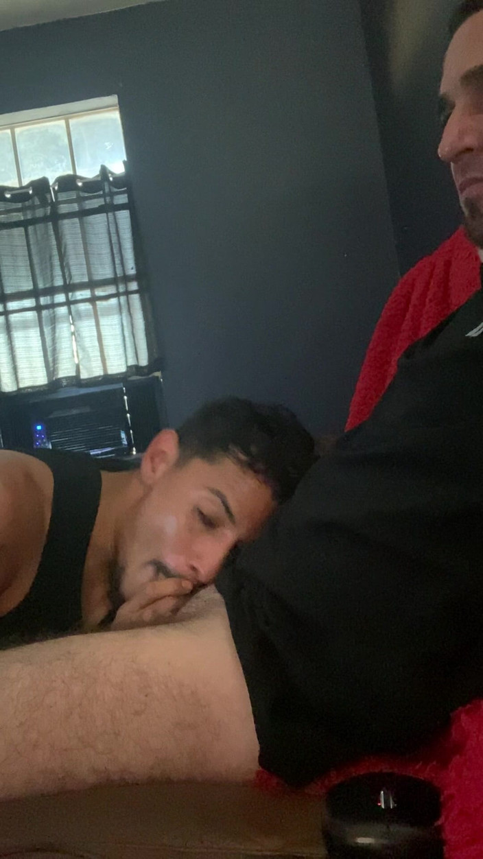 Texas-Toxicos: Guardare porno e farsi distrare cazzi facilmente. Succhiare il cazzo è...