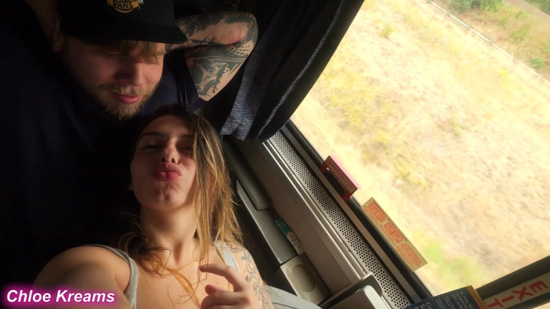 Chloe Kreams: Amtrak üzerinde kıllı amcık anal biniyor! Sert riskli sikiş - Chloe Kreams,...