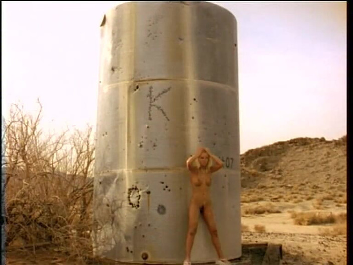 Real porno and movies XXX: Навіть у пустелі під гарячим сонцем з гарячими жінками є трах