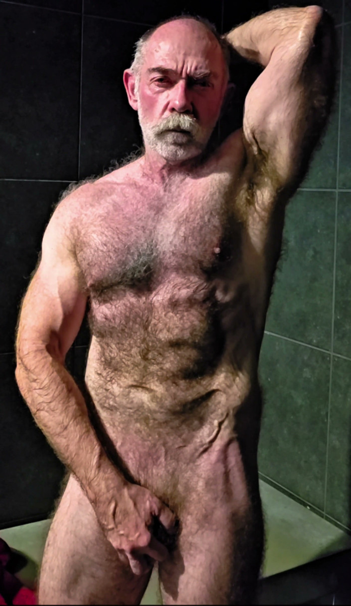 JackvanDean: Hairy Dilf Showing Physique