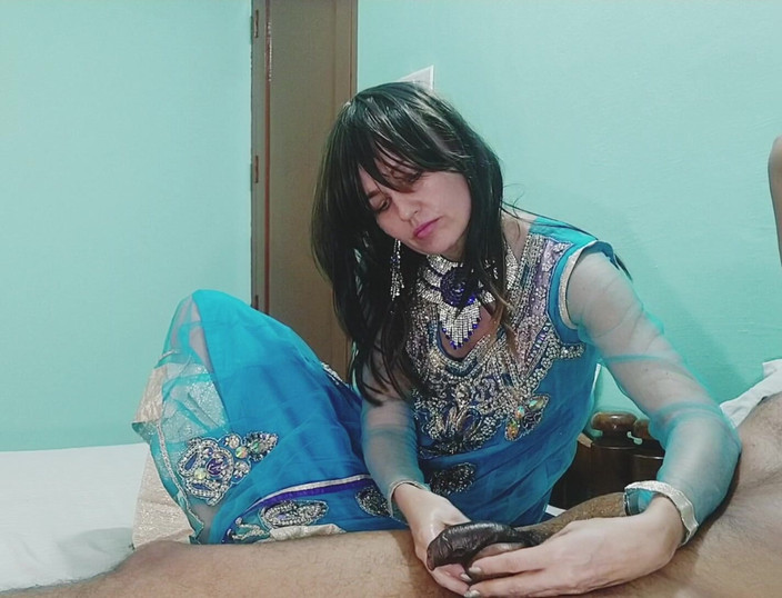 Bolly Karma: Máy bay bà già nóng bỏng thể hiện kỹ năng...