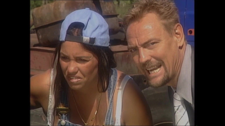 MMV films - The Original: Amatör tysk slampa tar utomhus knull på gården