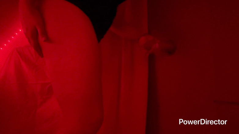 Galy: Glory Hole na disko toaletě, kouřím cizince