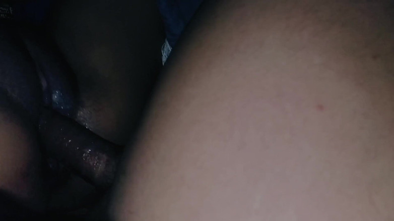 TomatoBig: Une demi-sœur partage un lit avec son demi-frère dans une...