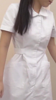 Suster nakal ini nyepong kontol pasiennya setelah menggoda dokternya dan memeknya dientot habis-habisan