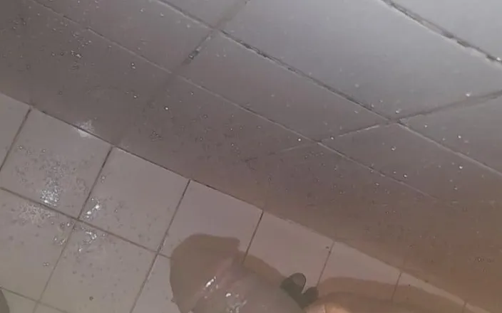 Black guy: Jerking off S6 E5