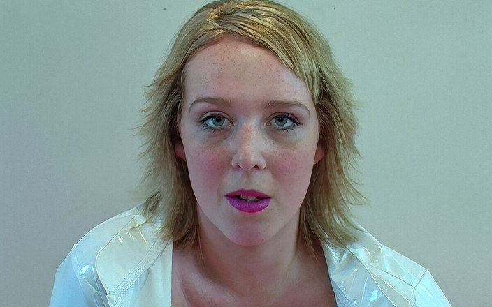 Real Sex Pass: Пухла краля приймає маски для обличчя перед груповим трахом