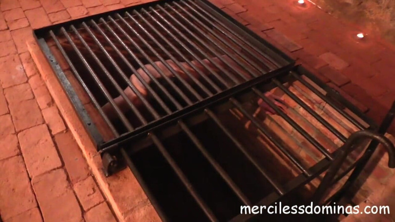 Merciless Dominas: 农场囚犯 - 军事演习