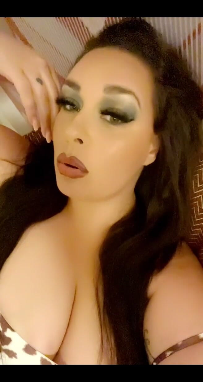 Anastasia Lux: Giữ cho bạn cởi mở