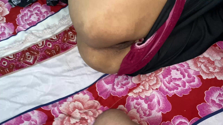 Desifilmy45: Podzielił łóżko z Pendżabski Bhabhi i pieprzył jej duży tyłek