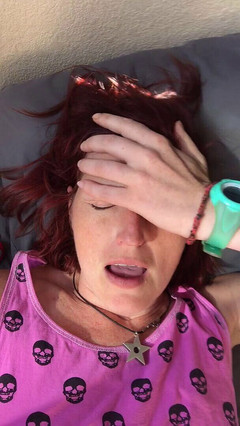 MistressWriggler: Sexy reife rothaarige rachel Wriggler spielt mit ihrer super buschigen...