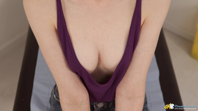 DownblouseJerk: Emily - pensando en tu polla - instrucciones de paja