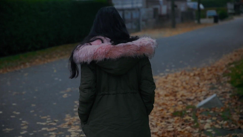 Cumbizz: Pawg Hollandalı genç kız büyük miktarda döl yutuyor!