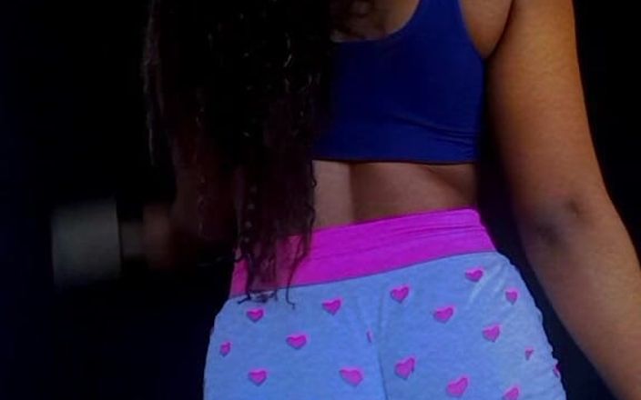 Minayi: Bruneta ta sexy vine cu noi activități interesante