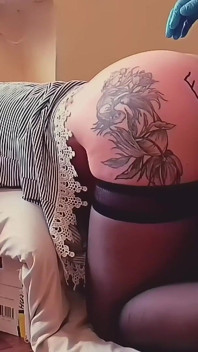 Một bà nội trợ crafty milf đình công một thỏa thuận để cung cấp cho người sửa chữa một blowjob để đổi lấy việc sửa chữa - một kết thúc bất ngờ qua đường hậu môn