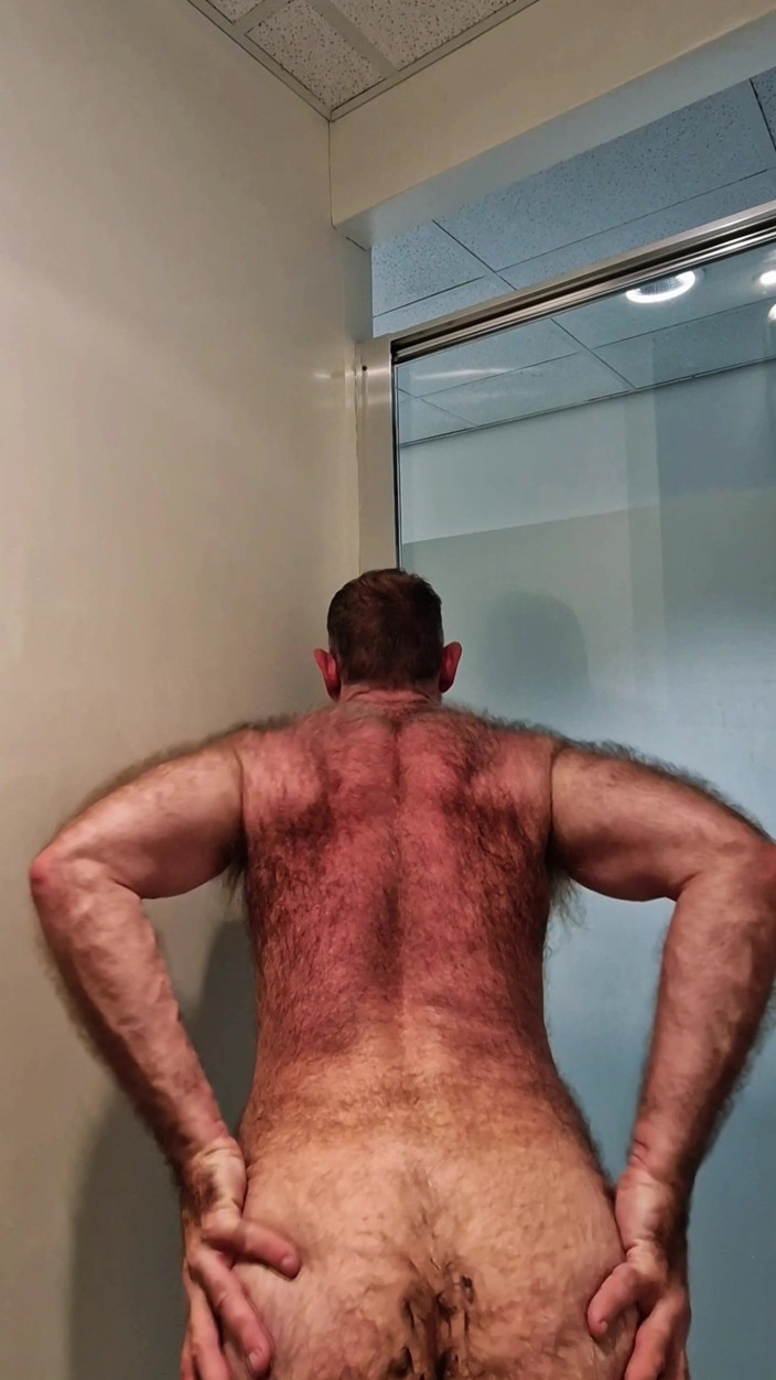 JackvanDean: berbulu si beruang dengan berbulu lagi asik mandi
