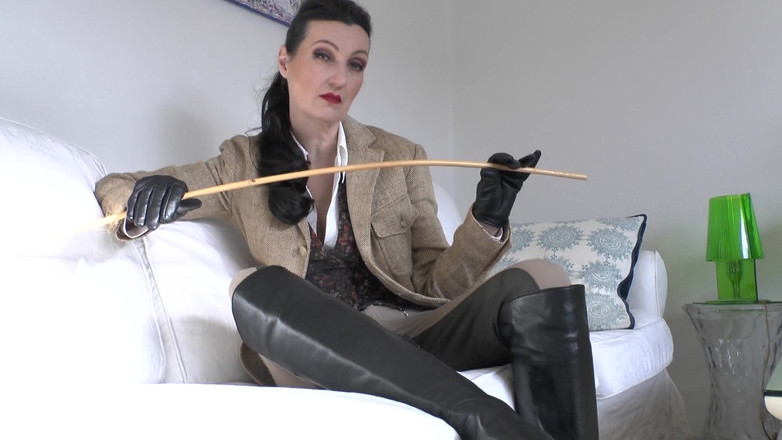 Lady Victoria Valente: Olizujte podrážky bot dřív, než začne tanec s holí! Lady...