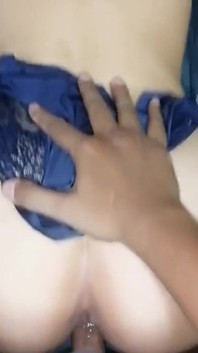 Teman suamiku dientot habis-habisan dan pengen jual celana dalam yaya
