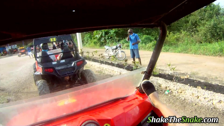 Shake The Snake: sanp ko hilaen - ashlil mammiyaan seks karna chaahti hain