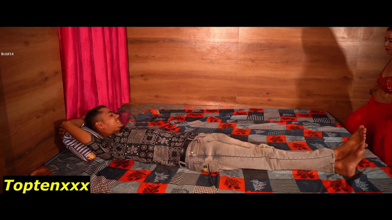 TopTenXXX Premium: Desi Hot Bhabhi Skutečný sex s pohledným Devarem