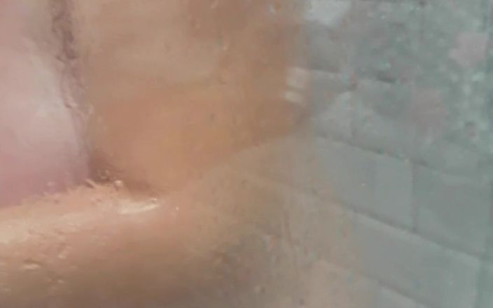 Uk Joolz: Oops! Am scăpat săpunul