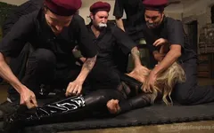 Bionic bukkake bitch: a paródia da mulher biônica