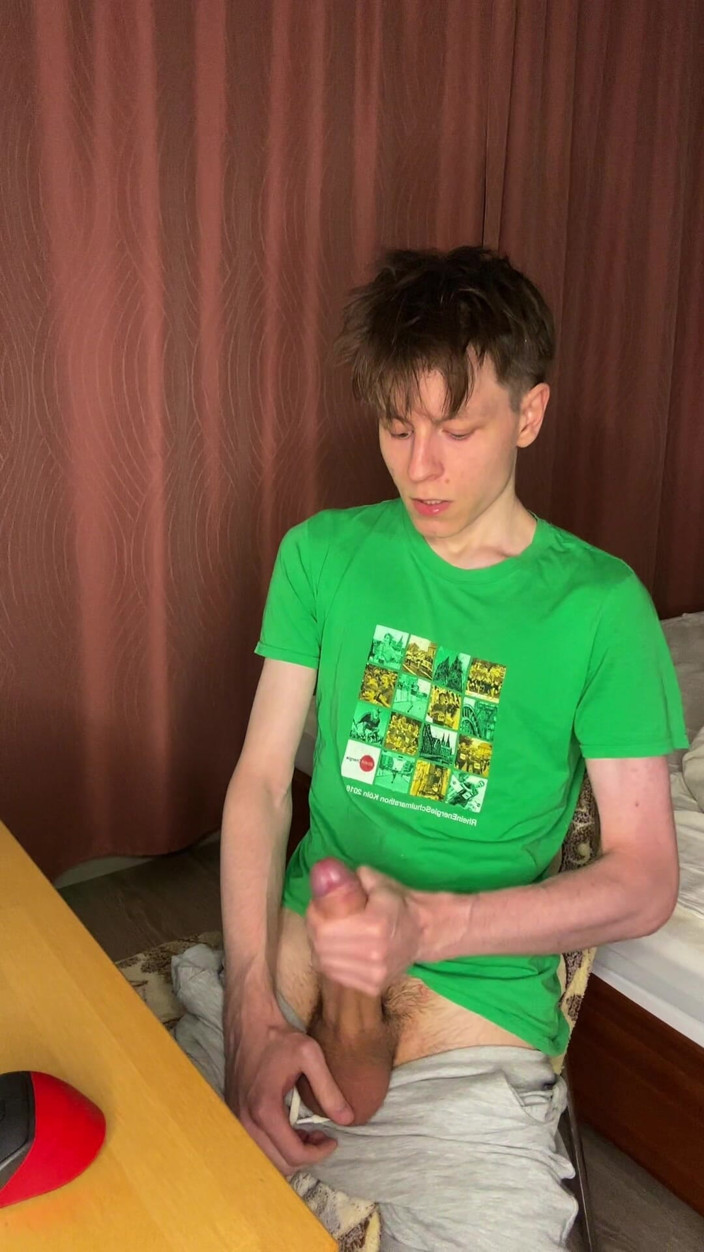 Morflot24: Sleduji, jak mi vyskakují žíly na mém velkém čůrákovi při hlazení