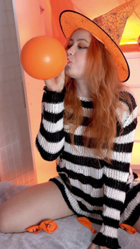 Twoja niegodziwa szafa czarownica garb i tryska na balony!