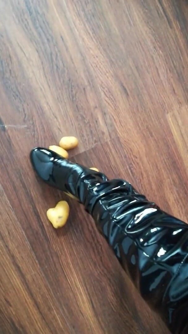 Lady Daniela -: The lady in beautiful boots crushes potatoes
