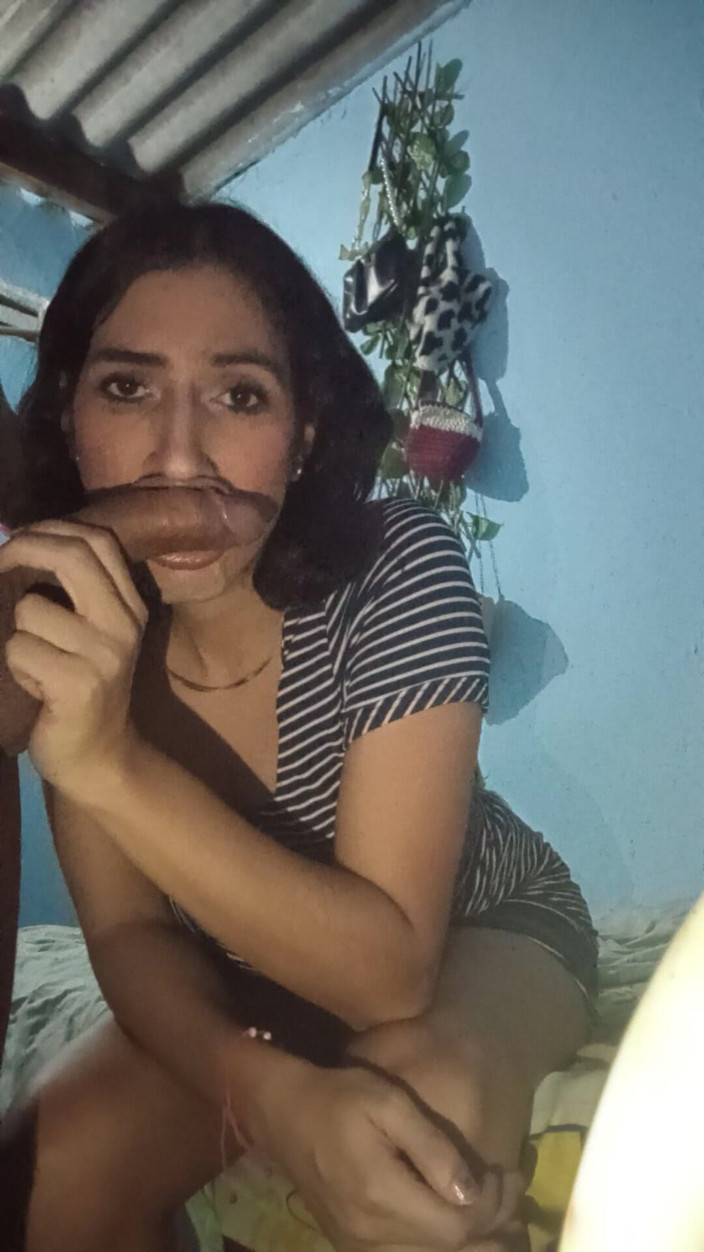Femboy from Colombia: Ini adalah blowjob yang menyentuh