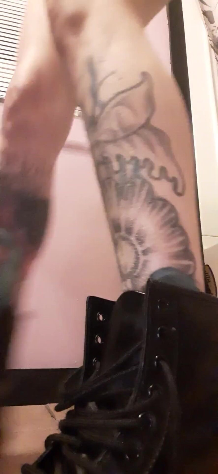 PandoraSG: 臭耐克鞋和臭脚羞辱