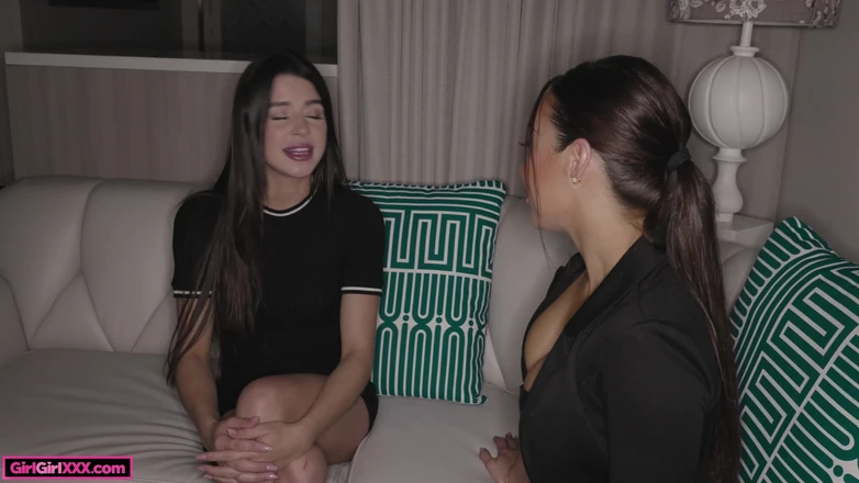 Girl Girl XXX: Kylie Rocket vibre avec sa nouvelle patronne Melissa Stratton